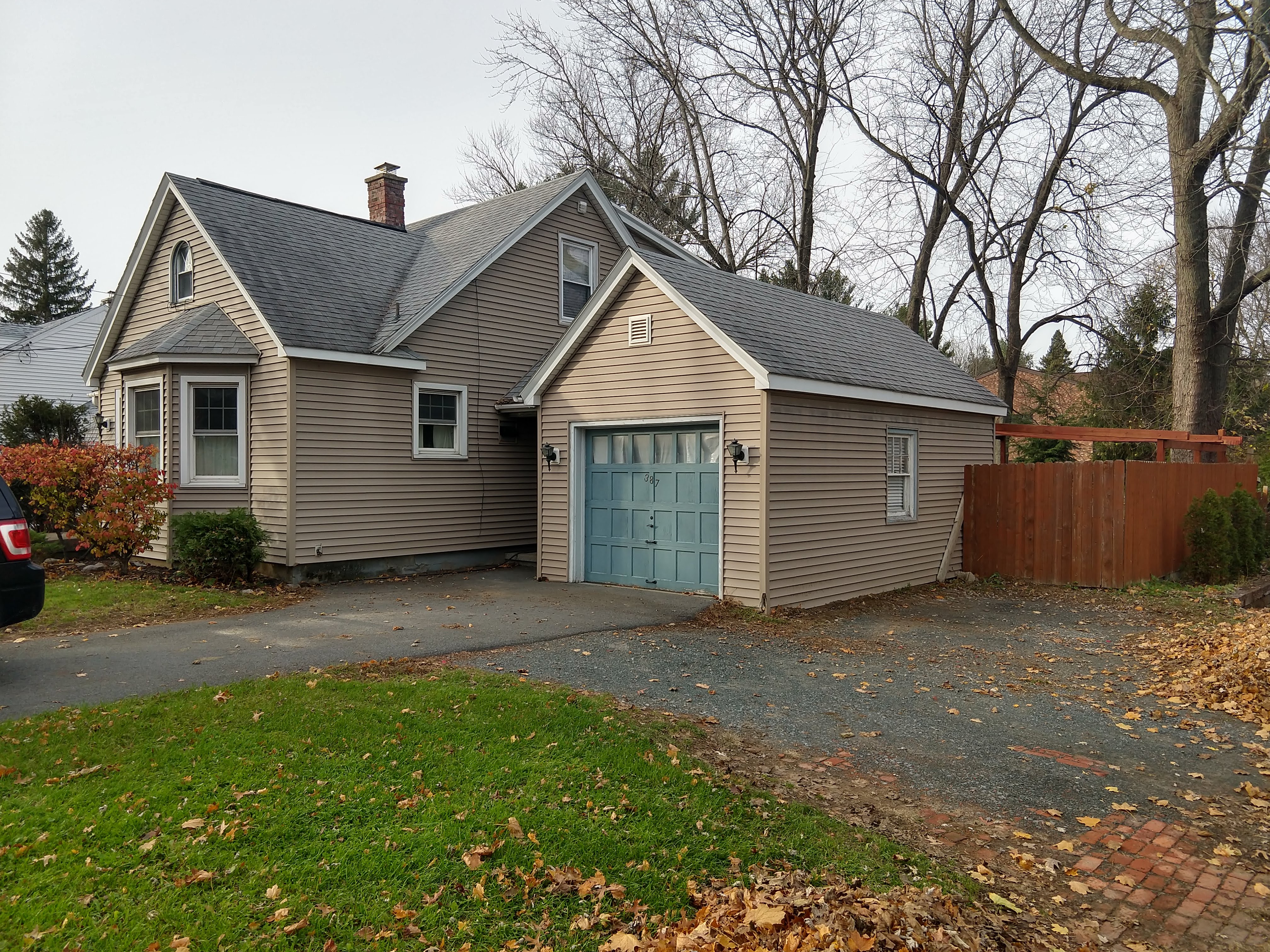 Front view of 387 Feura Bush Road
